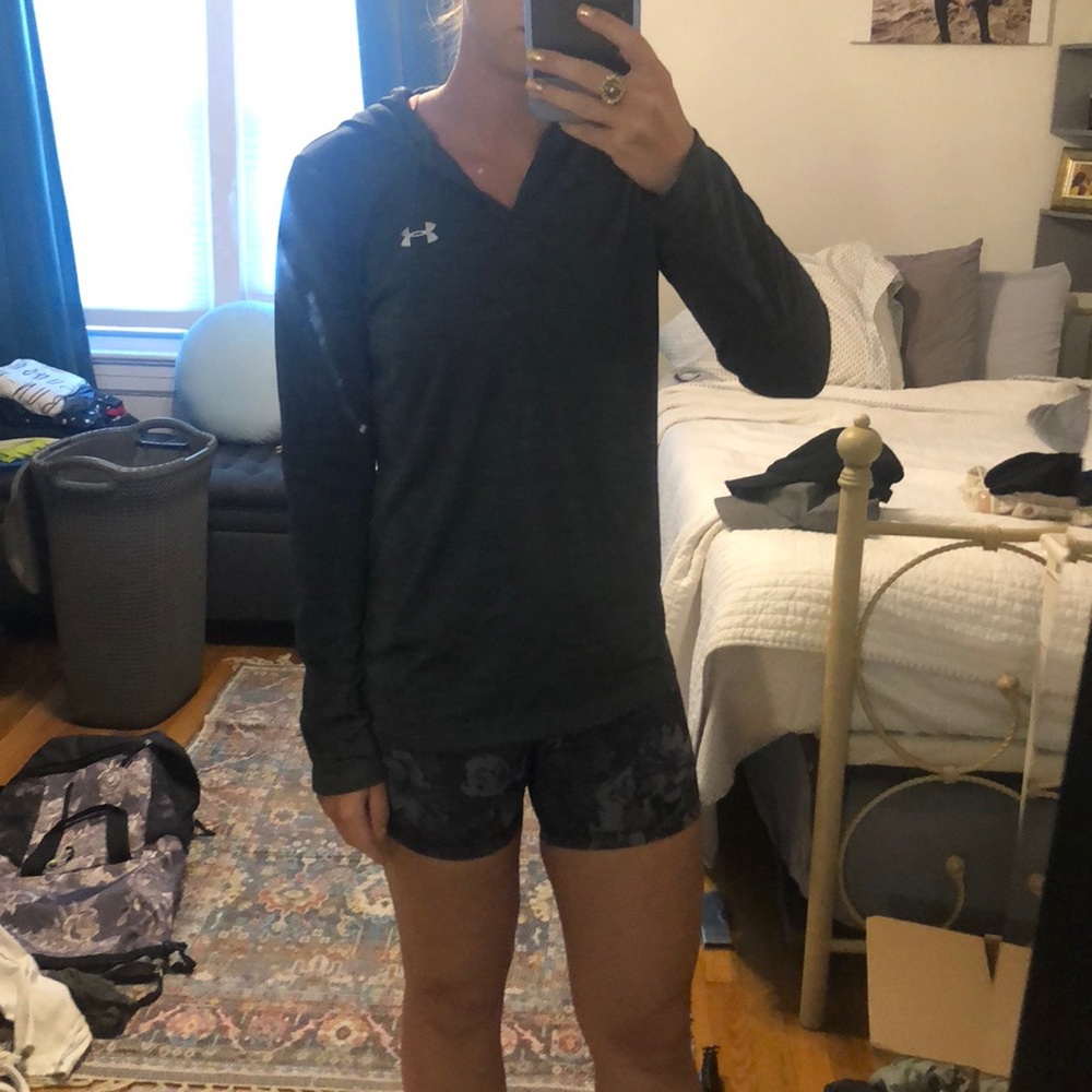 Under Armour light weight sweatshirt